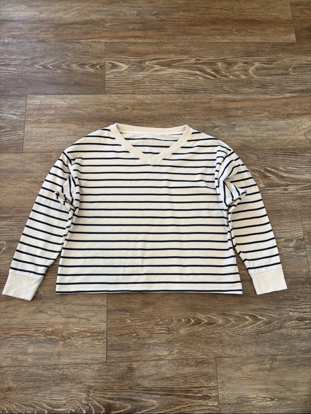 Abercrombie & Fitch Striped V-Neck Long Sleeve Top Cream & Black Women's Medium